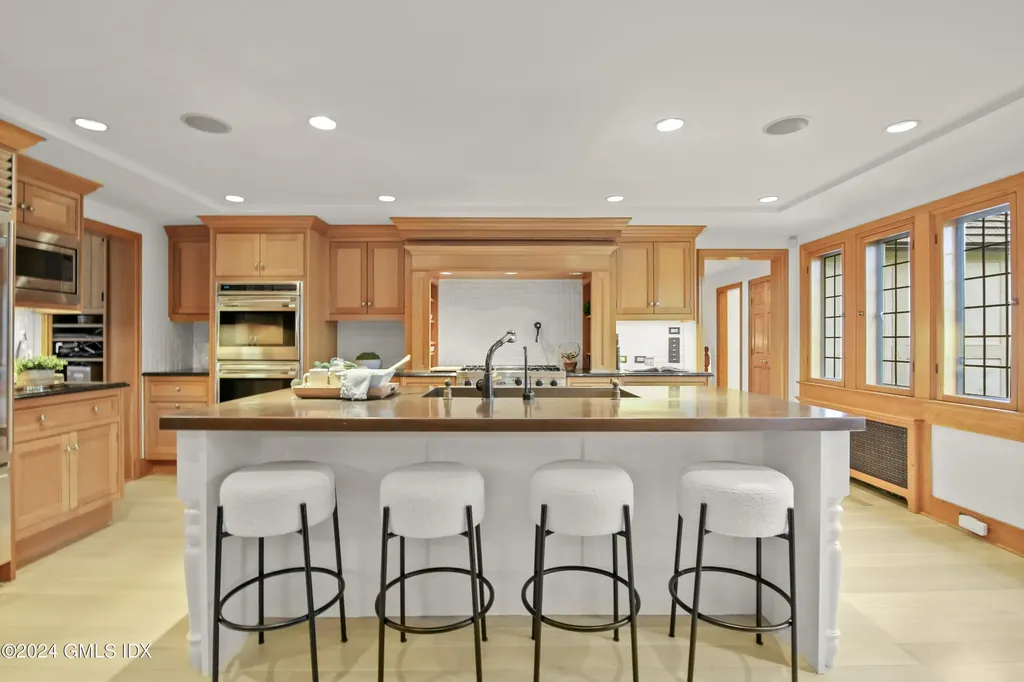 528 Field Point Road Greenwich CT 06830