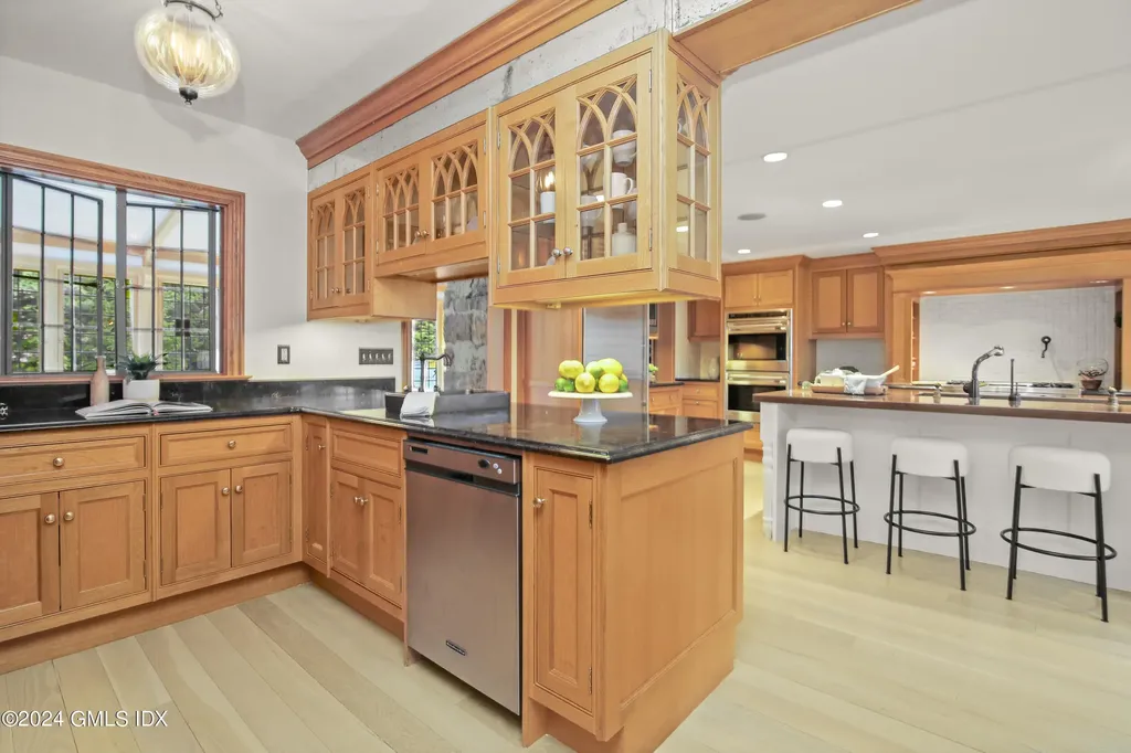 528 Field Point Road Greenwich CT 06830