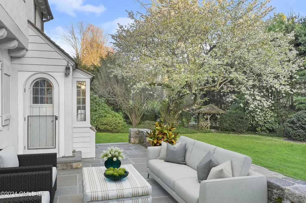 528 Field Point Road Greenwich CT 06830