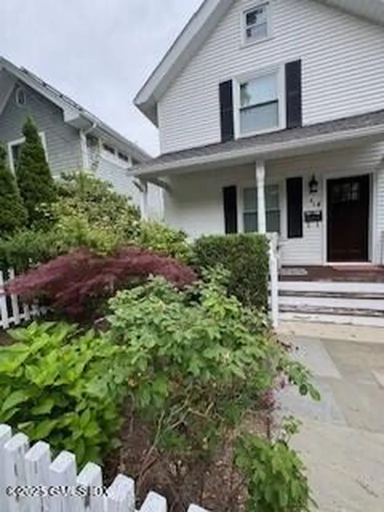 41 Sherwood Place Greenwich CT 06830