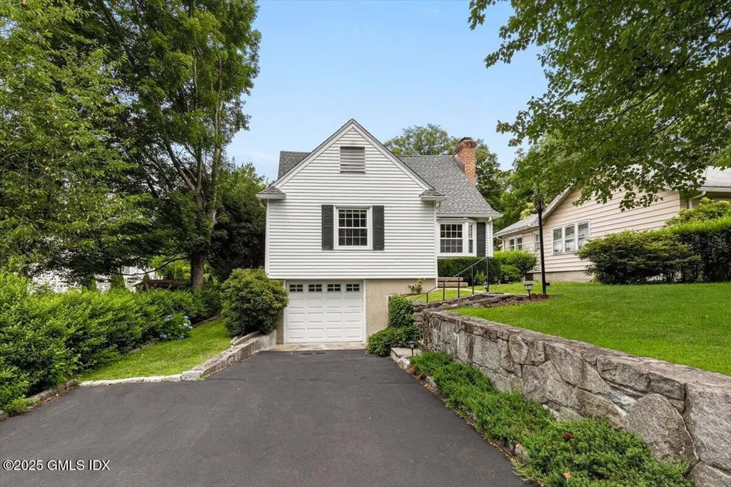 16 Willard Terrace Stamford CT 06903
