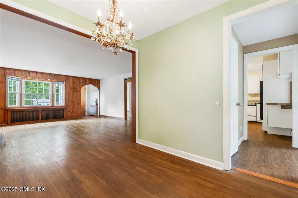 16 Willard Terrace Stamford CT 06903