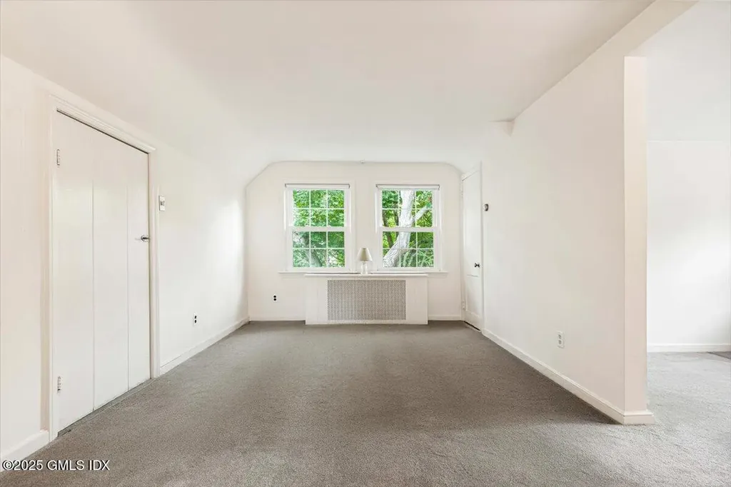16 Willard Terrace Stamford CT 06903