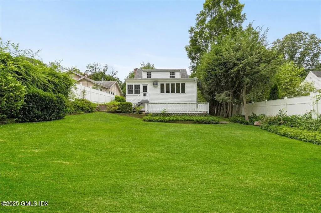 16 Willard Terrace Stamford CT 06903
