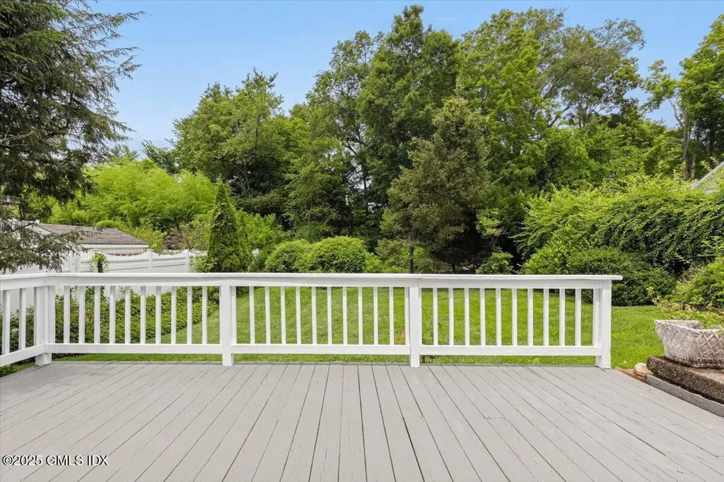 16 Willard Terrace Stamford CT 06903