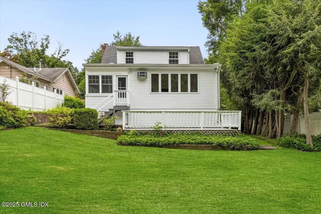 16 Willard Terrace Stamford CT 06903