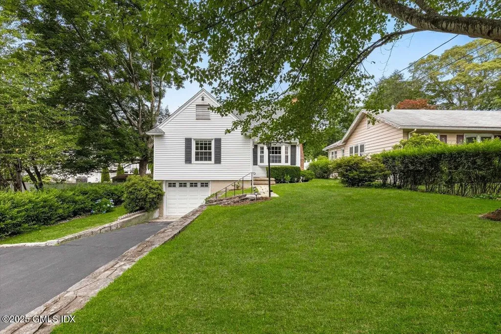 16 Willard Terrace Stamford CT 06903
