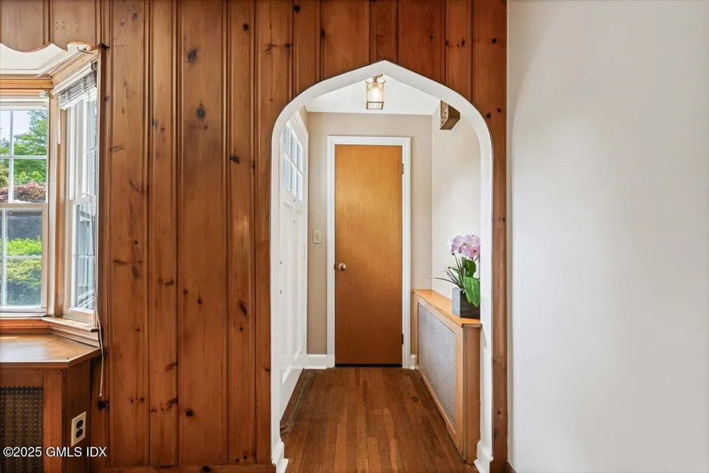 16 Willard Terrace Stamford CT 06903