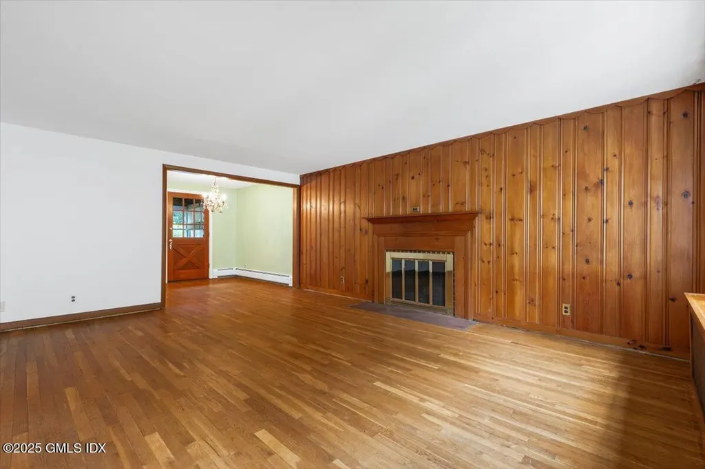 16 Willard Terrace Stamford CT 06903