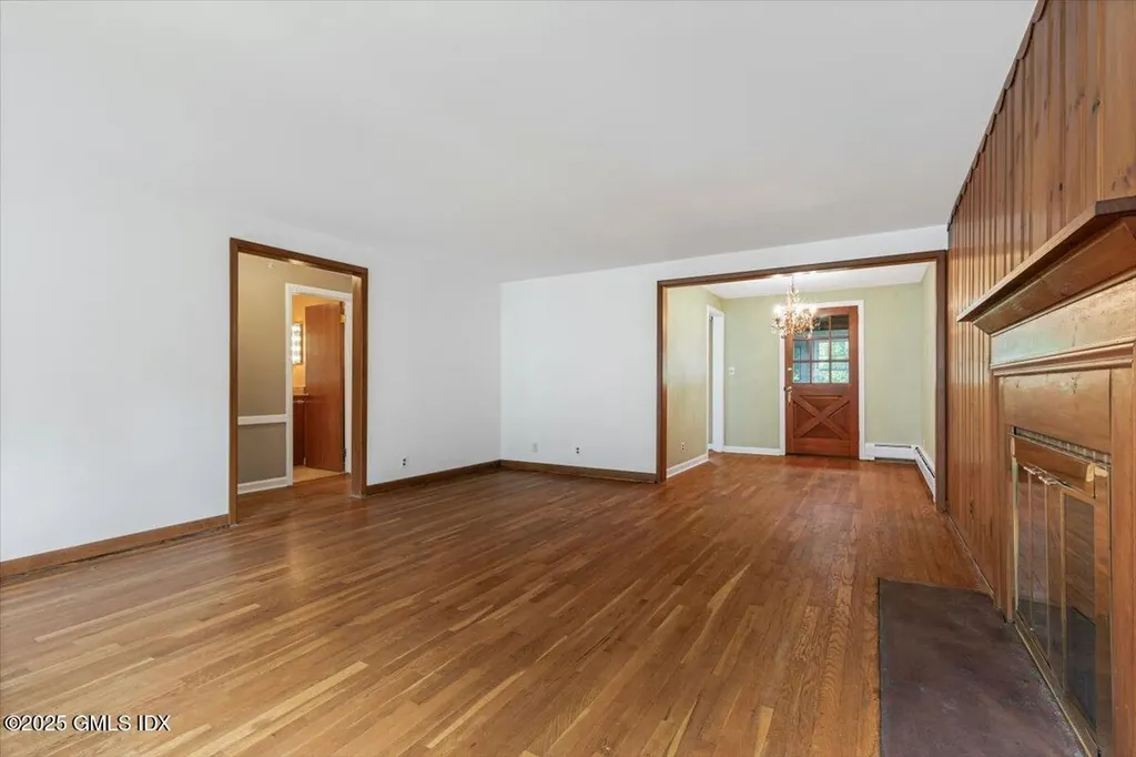 16 Willard Terrace Stamford CT 06903