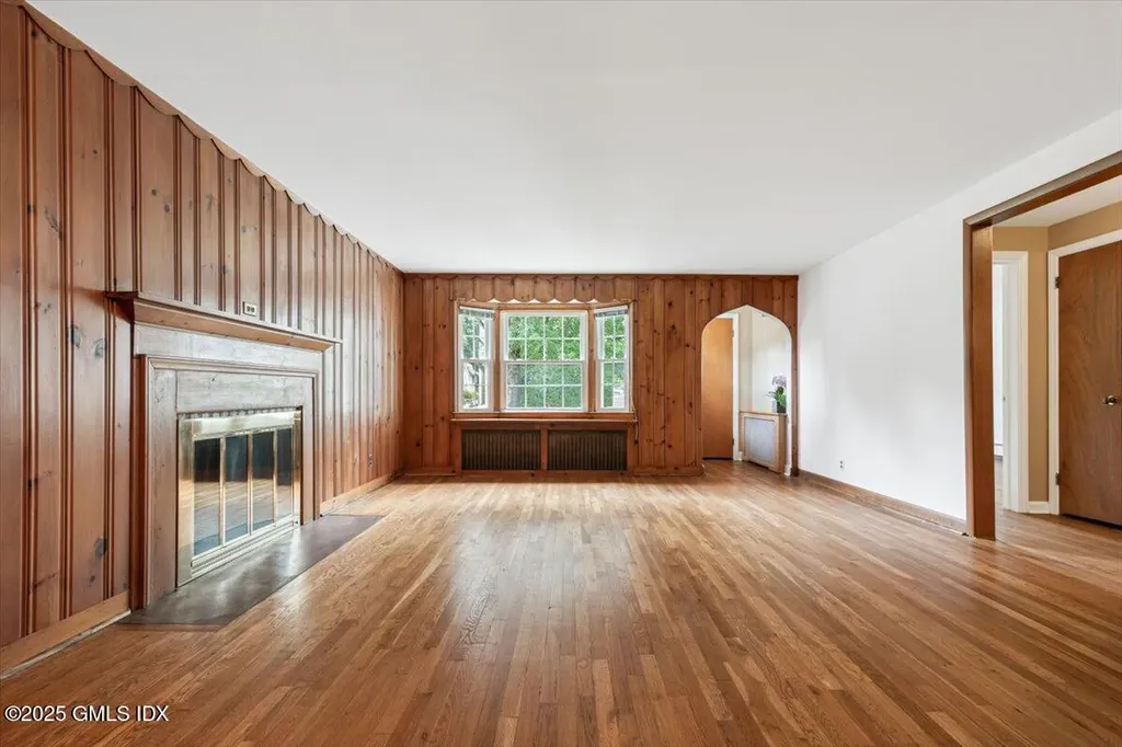 16 Willard Terrace Stamford CT 06903
