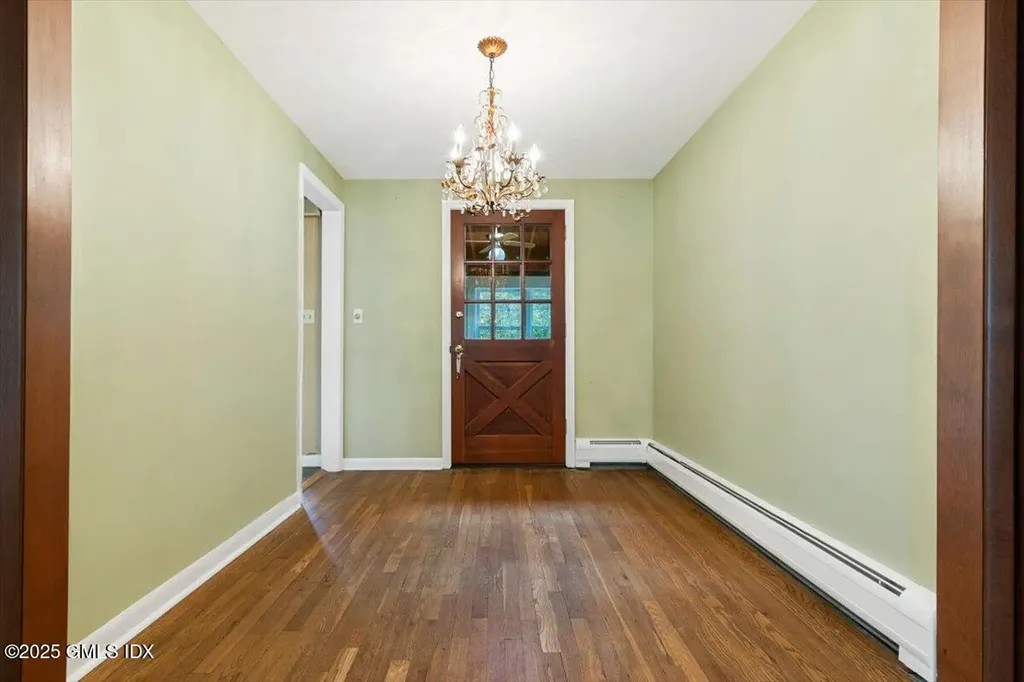 16 Willard Terrace Stamford CT 06903