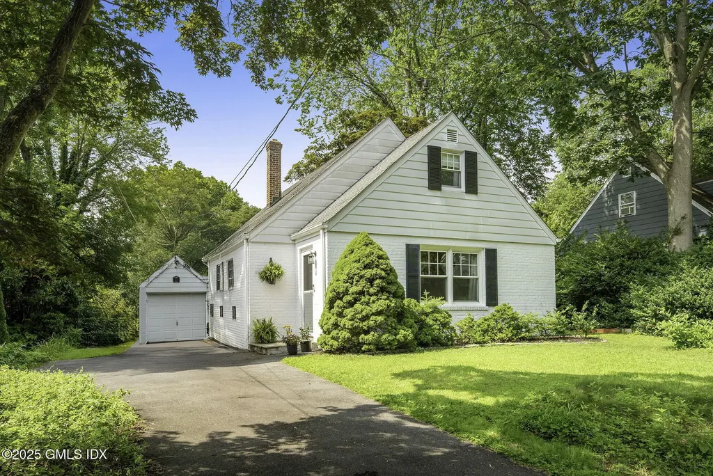 33 Halsey Drive Old Greenwich CT 06870