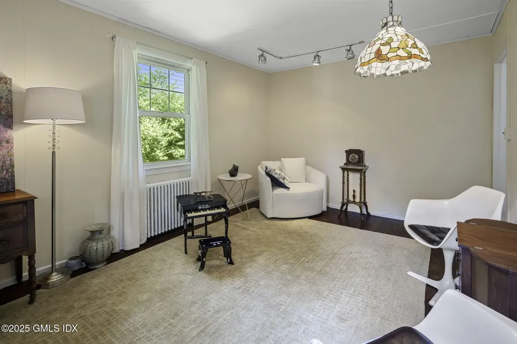 33 Halsey Drive Old Greenwich CT 06870