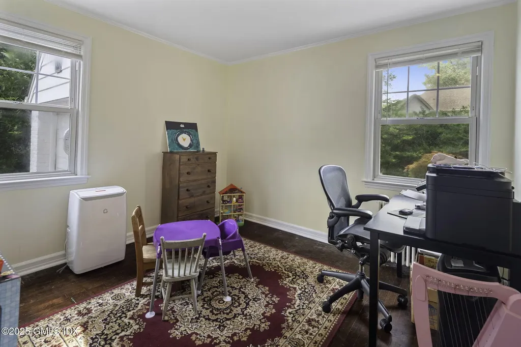 33 Halsey Drive Old Greenwich CT 06870