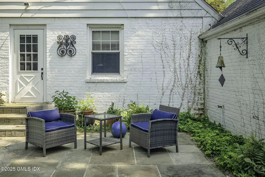 33 Halsey Drive Old Greenwich CT 06870