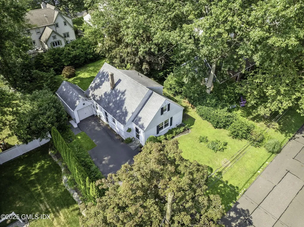 33 Halsey Drive Old Greenwich CT 06870