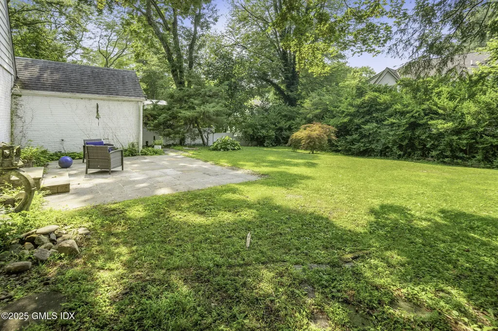 33 Halsey Drive Old Greenwich CT 06870