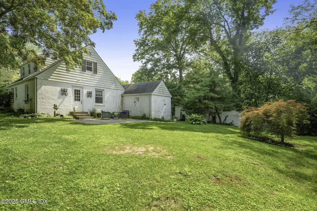 33 Halsey Drive Old Greenwich CT 06870