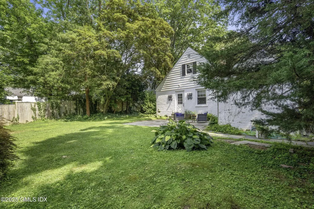 33 Halsey Drive Old Greenwich CT 06870
