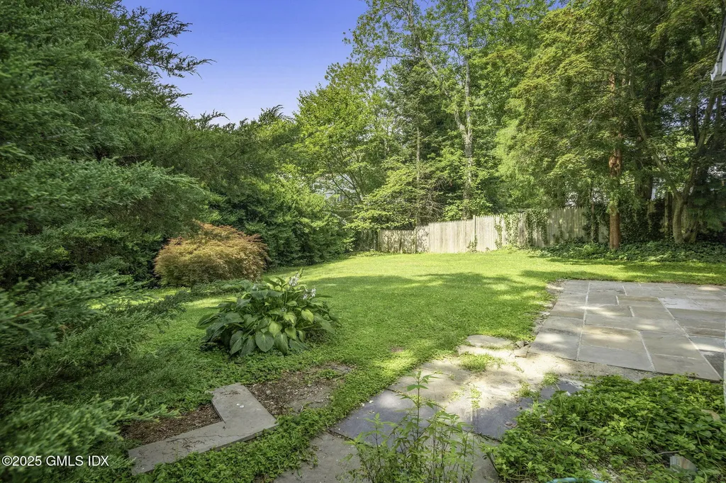 33 Halsey Drive Old Greenwich CT 06870