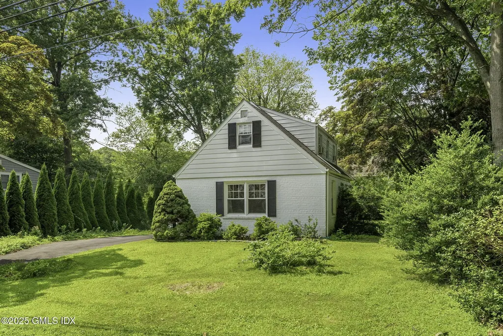 33 Halsey Drive Old Greenwich CT 06870