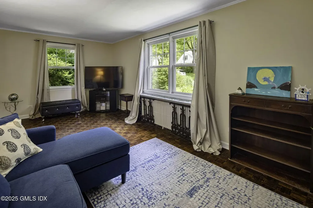 33 Halsey Drive Old Greenwich CT 06870