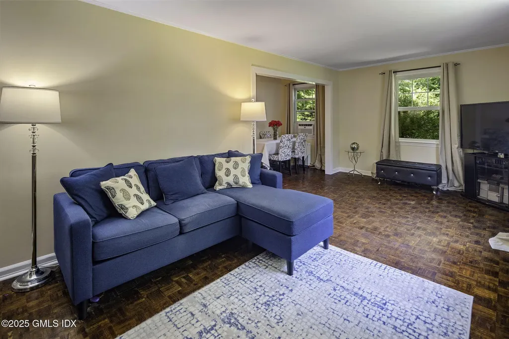 33 Halsey Drive Old Greenwich CT 06870