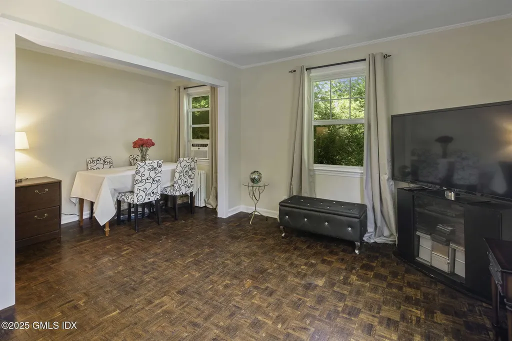 33 Halsey Drive Old Greenwich CT 06870