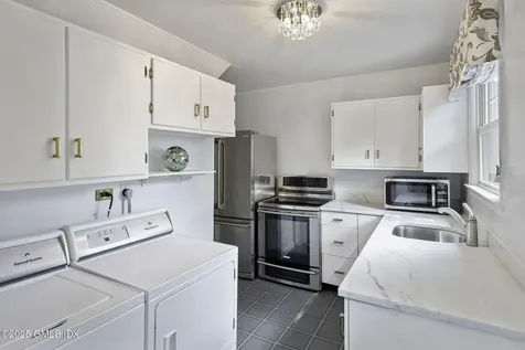 33 Halsey Drive Old Greenwich CT 06870