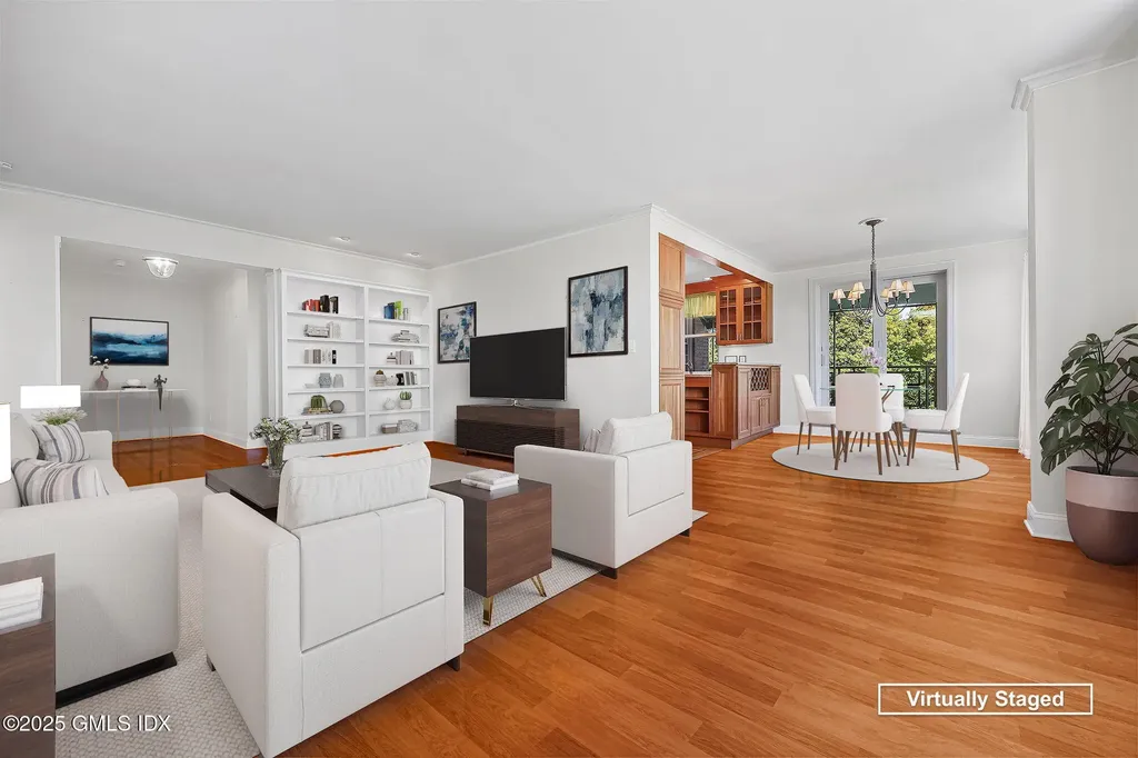 Greenwich CT, 4 Putnam Hill, Unit 4G