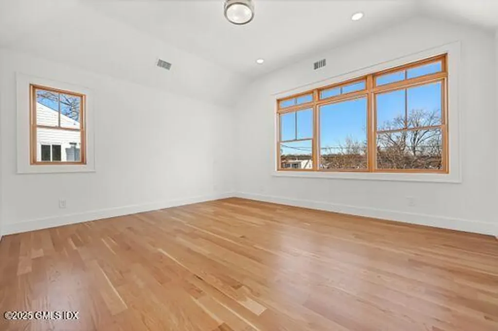 105 Houston Terrace Stamford CT 06902