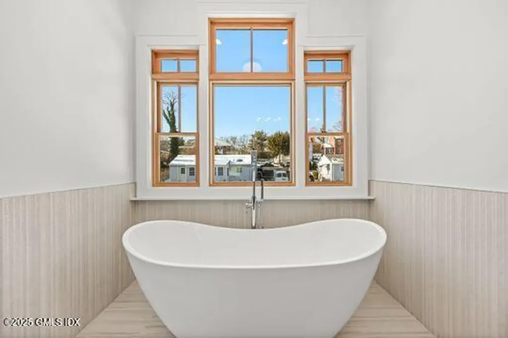 105 Houston Terrace Stamford CT 06902