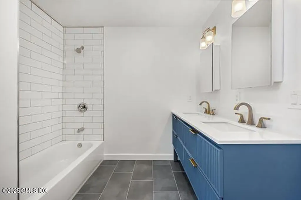 105 Houston Terrace Stamford CT 06902