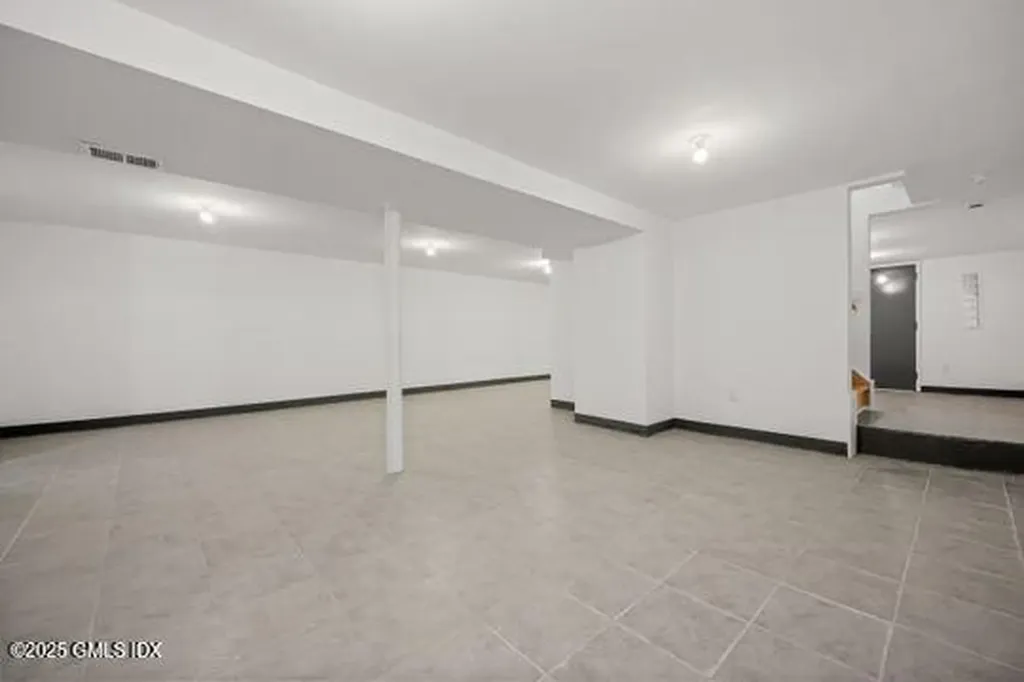 105 Houston Terrace Stamford CT 06902