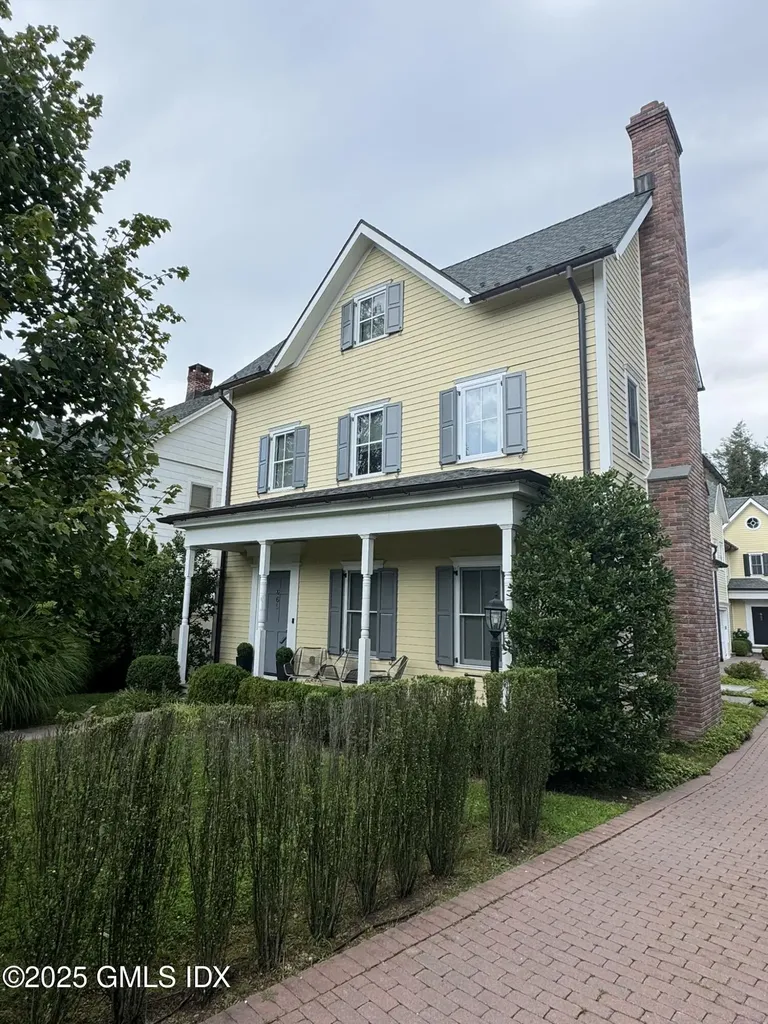 65 Sherwood Place Greenwich CT 06830