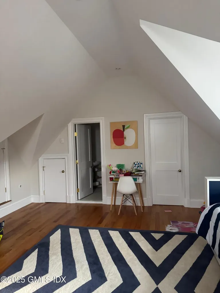 65 Sherwood Place Greenwich CT 06830