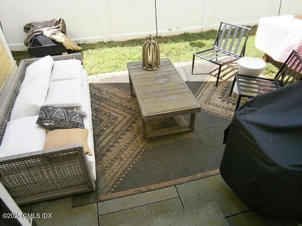 65 Sherwood Place Greenwich CT 06830