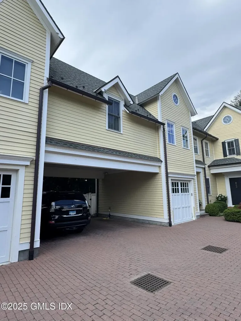 65 Sherwood Place Greenwich CT 06830