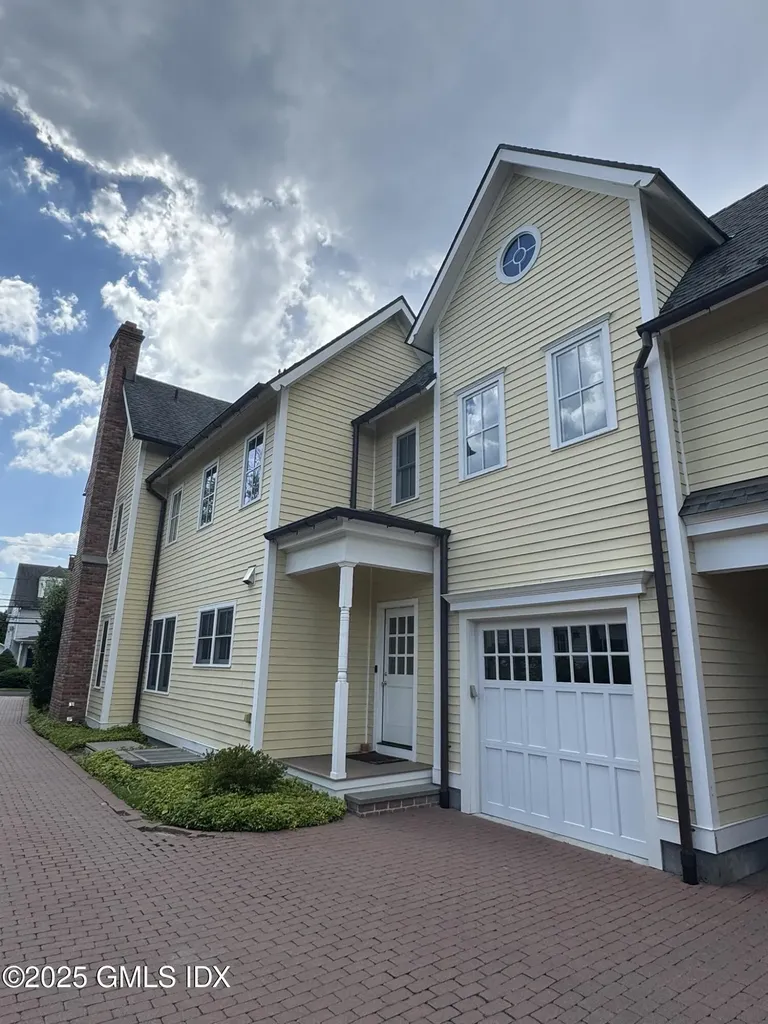 65 Sherwood Place Greenwich CT 06830