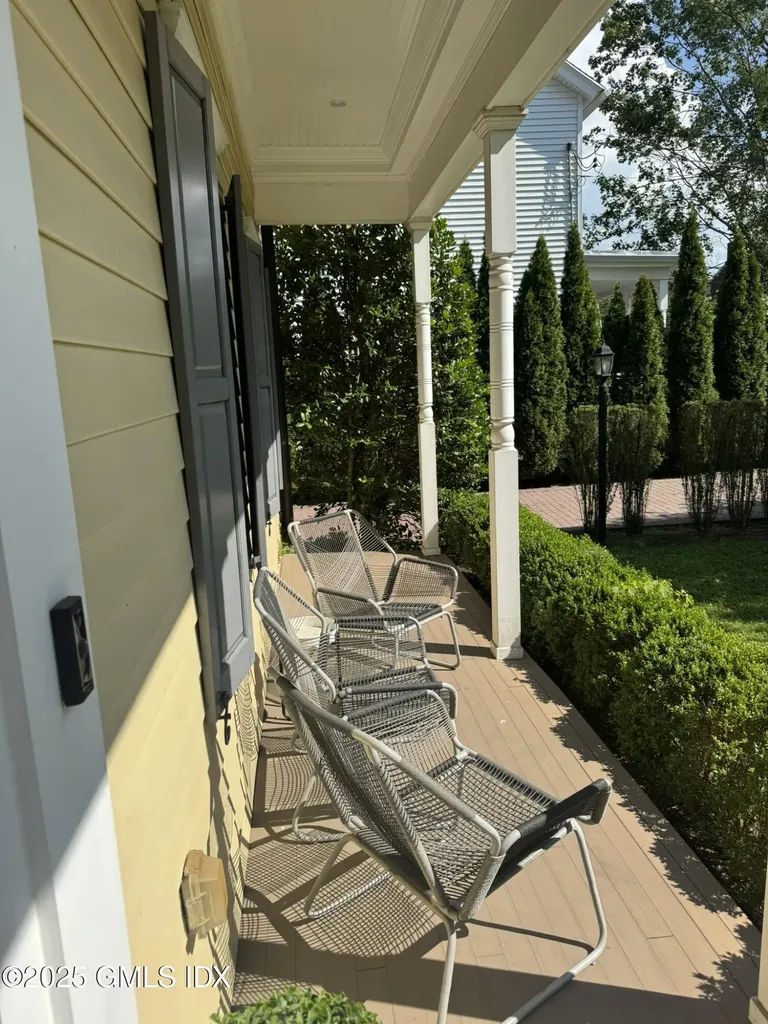 65 Sherwood Place Greenwich CT 06830