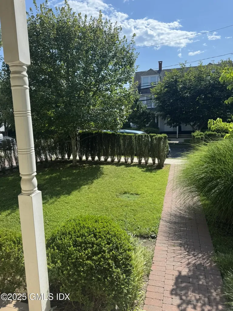 65 Sherwood Place Greenwich CT 06830