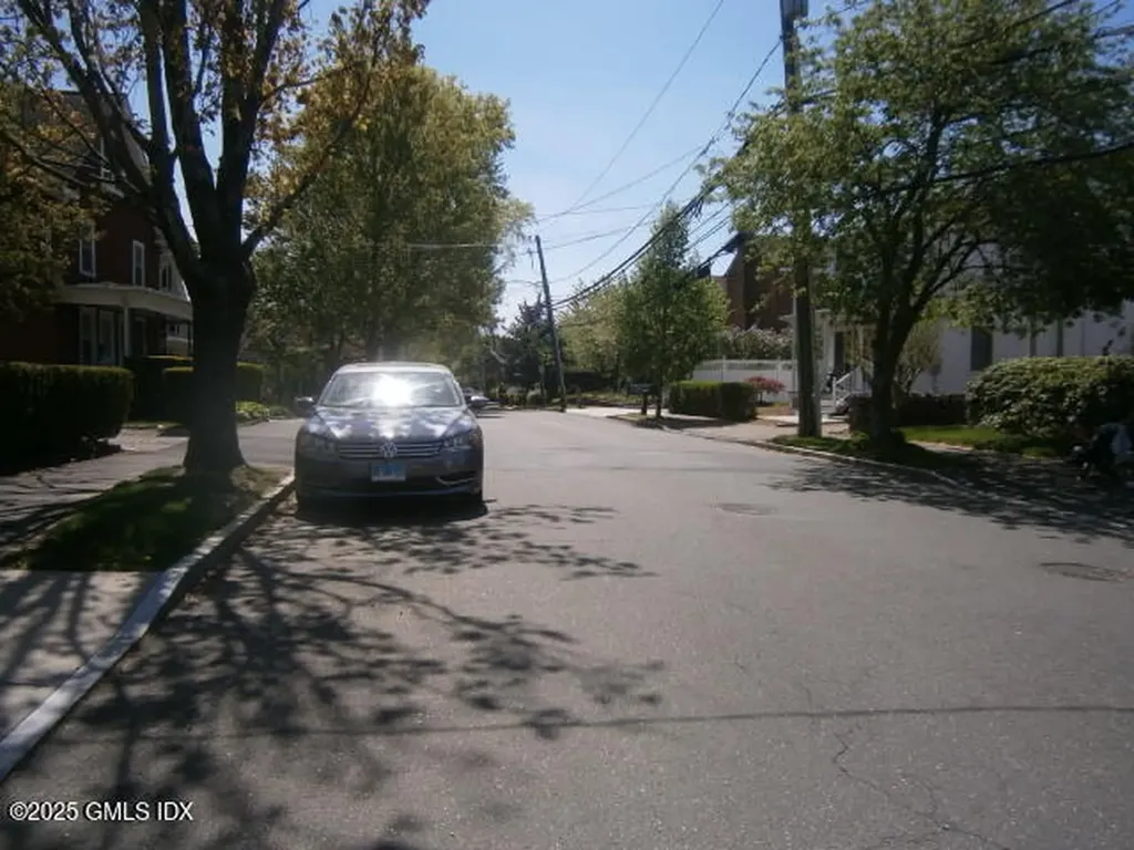 65 Sherwood Place Greenwich CT 06830