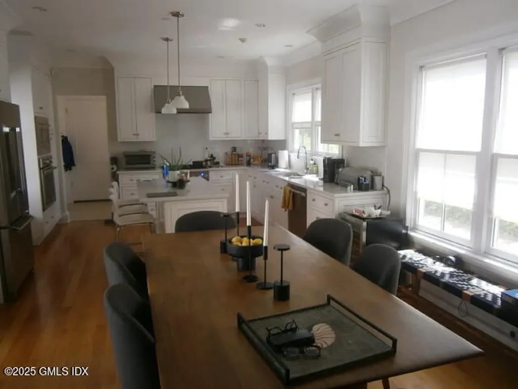 65 Sherwood Place Greenwich CT 06830