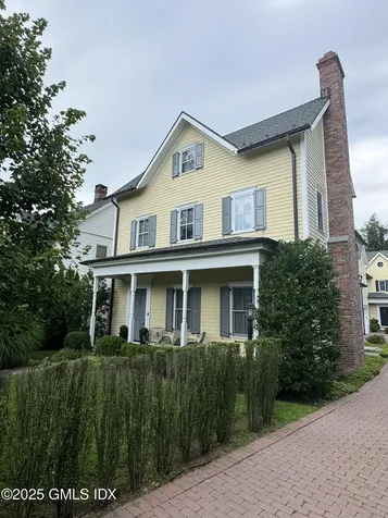 65 Sherwood Place Greenwich CT 06830