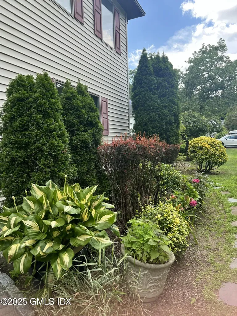 2 Walker Court Greenwich CT 06831