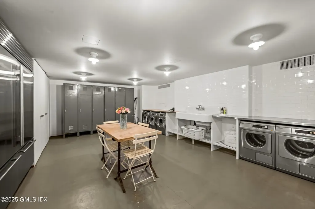 104 Dans Highway New Canaan CT 06840