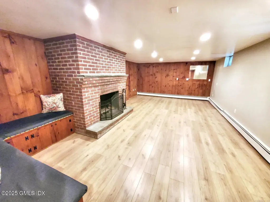 182 Turner Road Stamford CT 06905