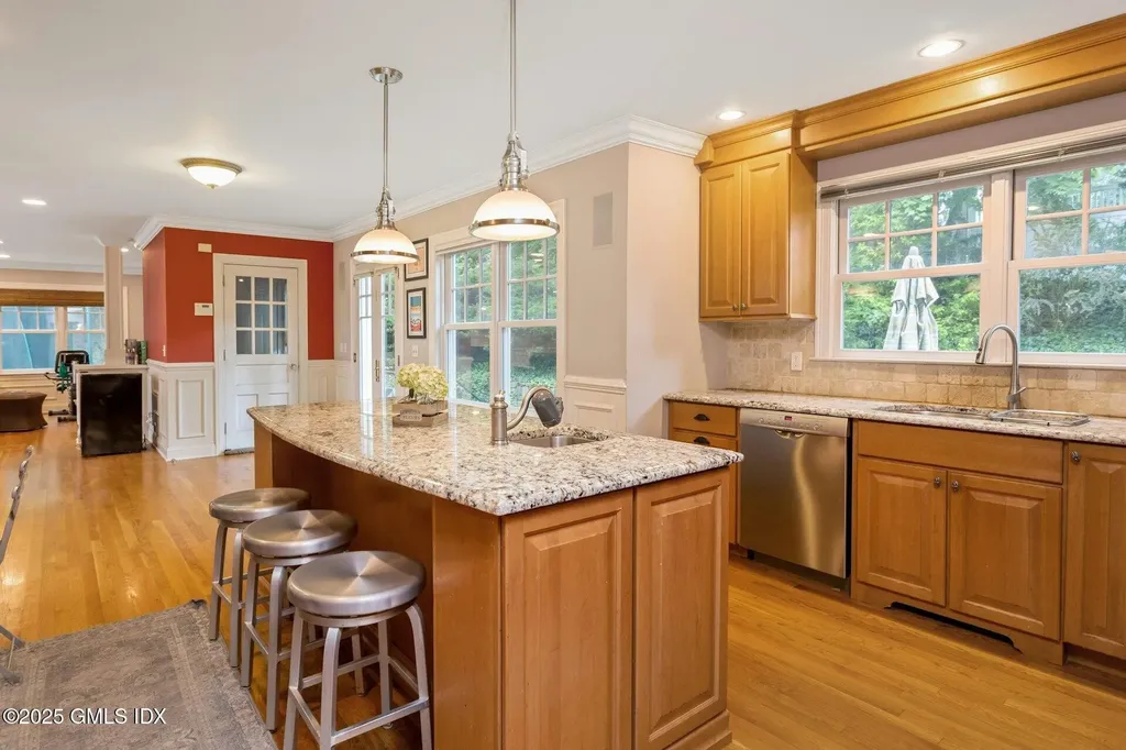 32 Meyer Place Riverside CT 06878