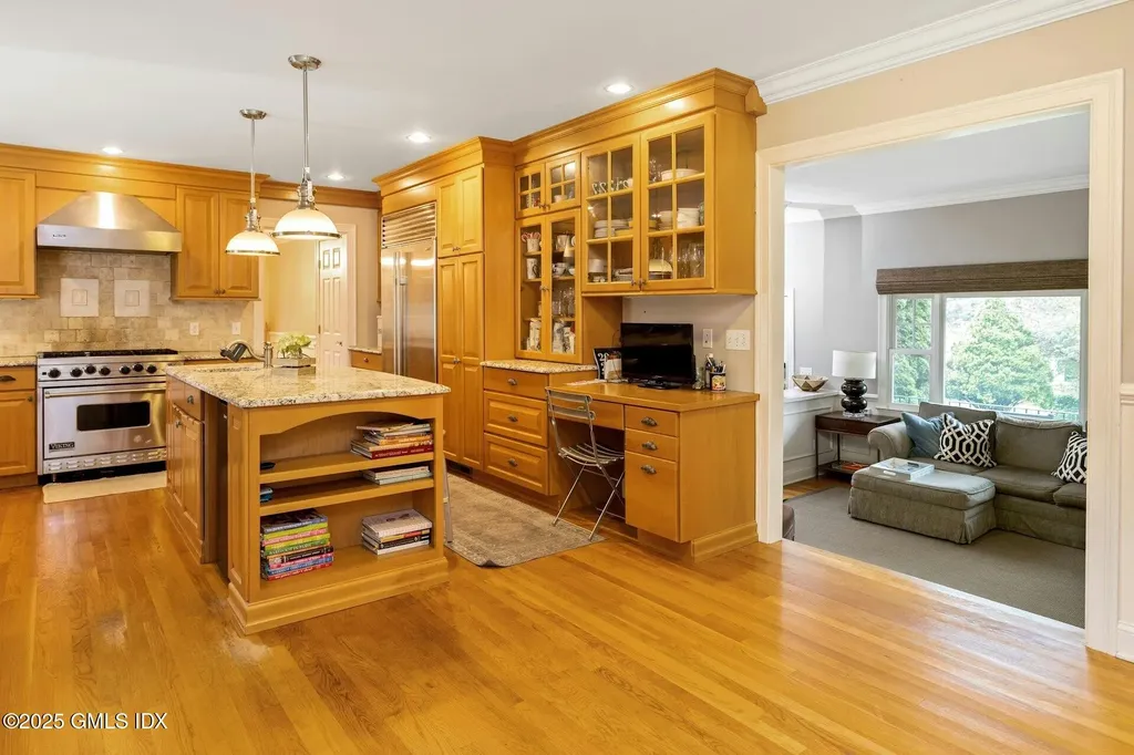 32 Meyer Place Riverside CT 06878